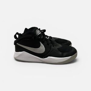 Nike Team Hustle D9 Basketball Sports Sneakers Shoes Youth Sz 6Y Black